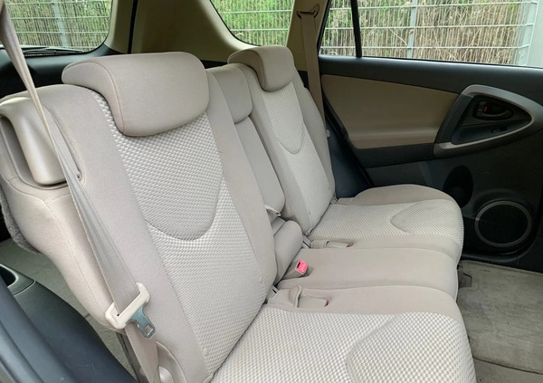 Toyota RAV4 cena 39900 przebieg: 140000, rok produkcji 2006 z Szczucin małe 154